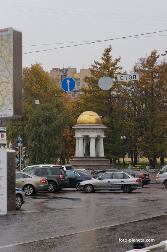 Фонтан-ротонда Наталья и Александр