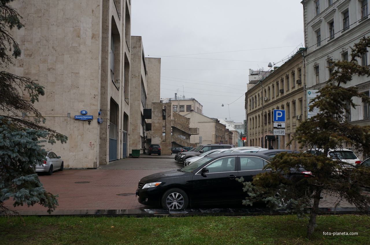 Леонтьевский переулок