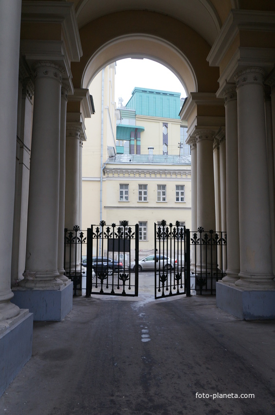 Выход на Б.Никитскую