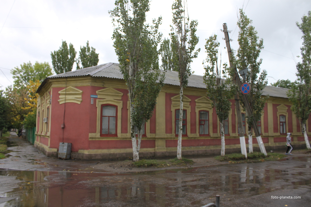 Бердянск. Ул. Дзержинского, 1.