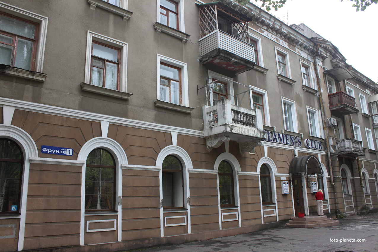 Бердянск. Морской клуб.