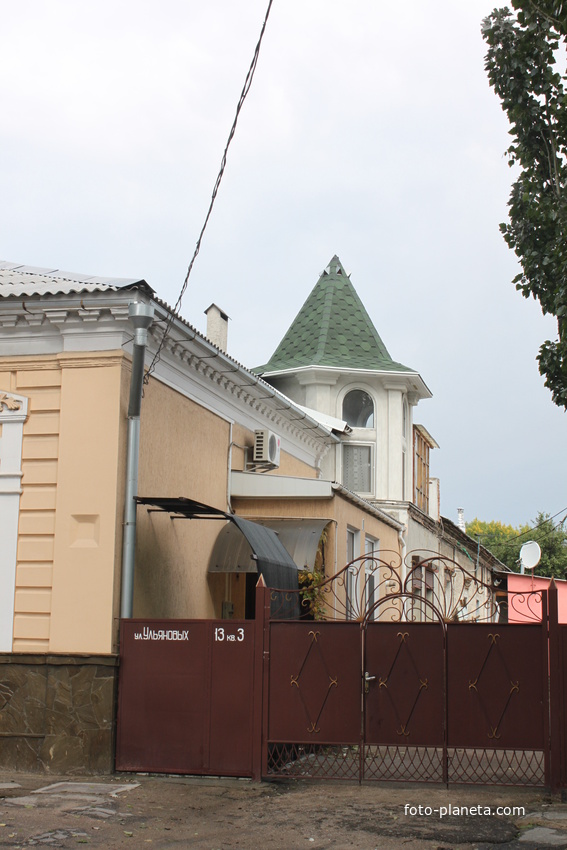 Бердянск. Ул. Ульяновых, 13.