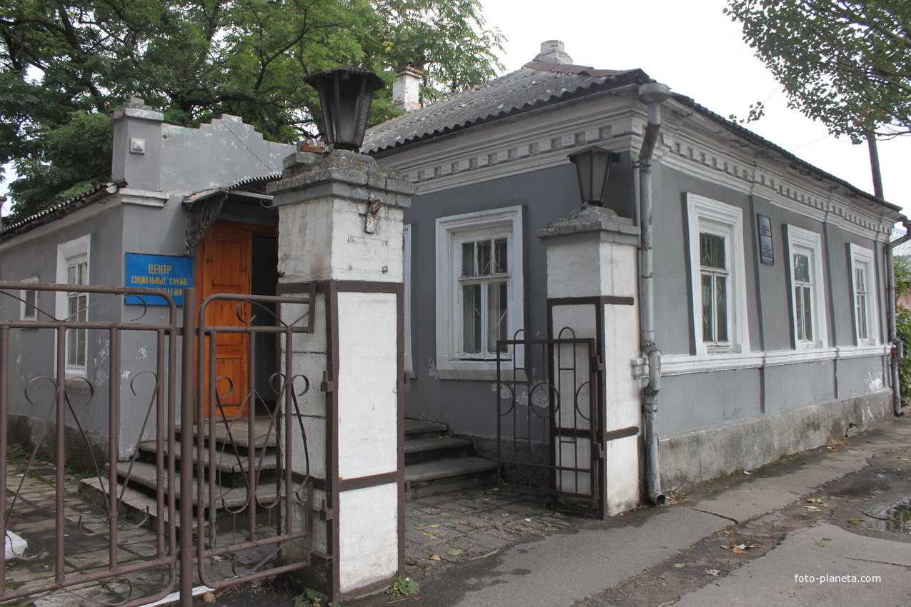 Бердянск. Ул. Ульяновых. Центр социальных служб молодежи.