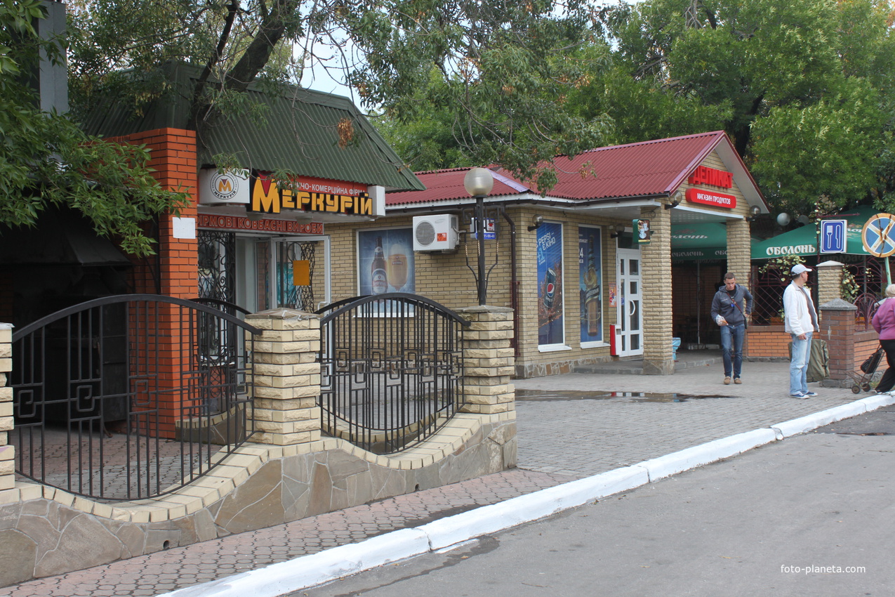 Бердянск. Торговые ряды возле автовокзала.