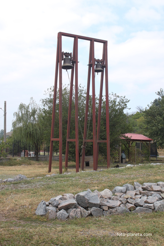 Бердянск. Колокола во дворе католического храма.