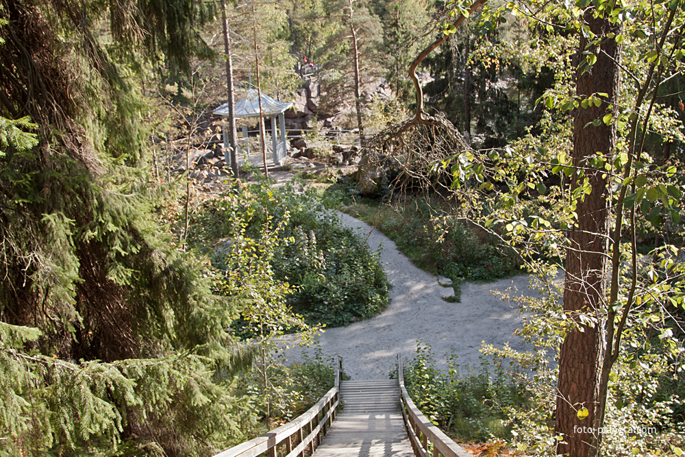 Спуск к ущелью