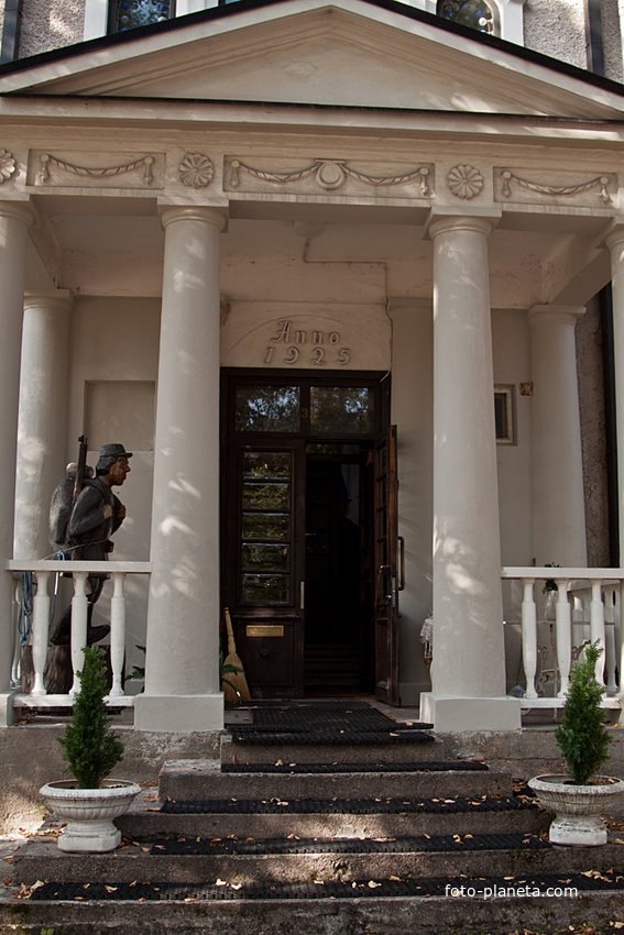 Вход в военный музей