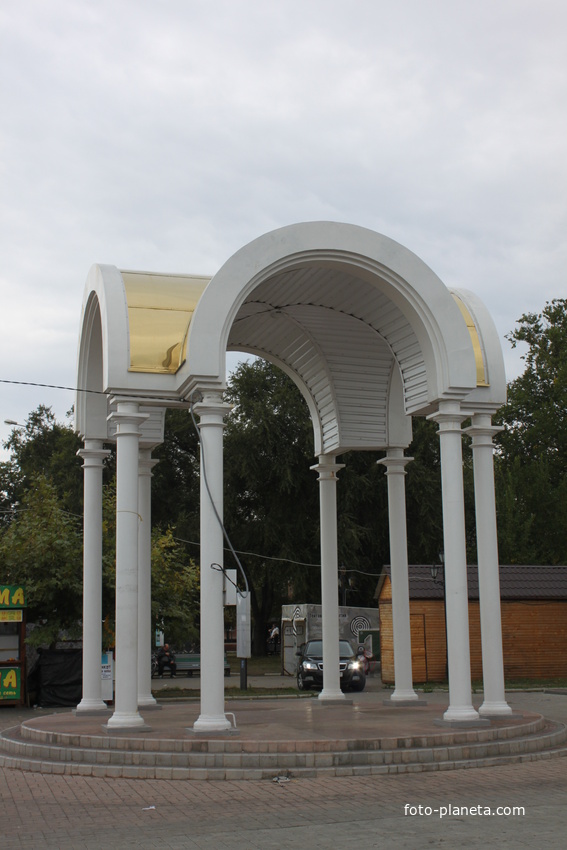 Бердянск. Ротонда на Приморской площади.