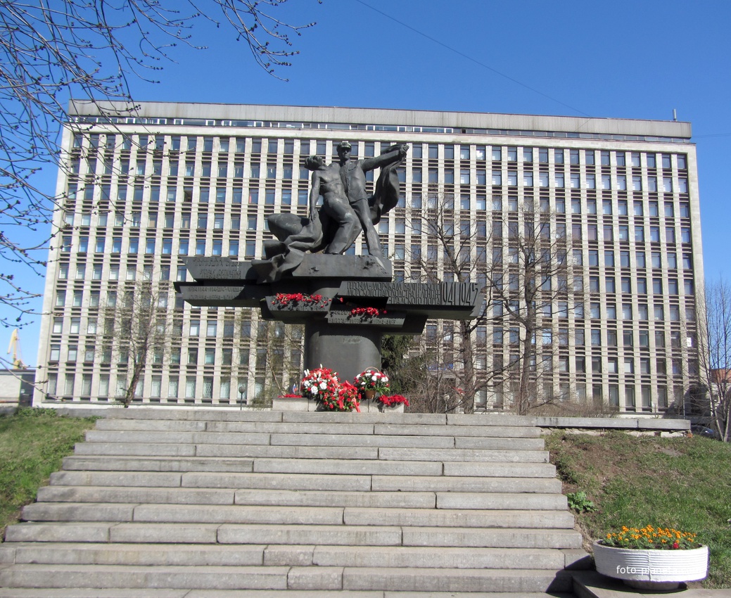 Гутуевский остров, памятник героям-морякам балтийского морского пароходства и ленинградского порта