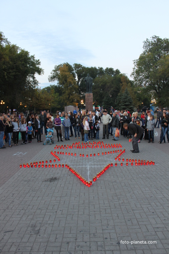 Бердянск. Молодежная акция на Приморской площади.