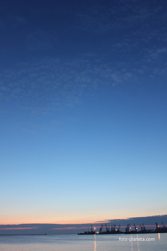 Бердянск. Морской порт вечером.