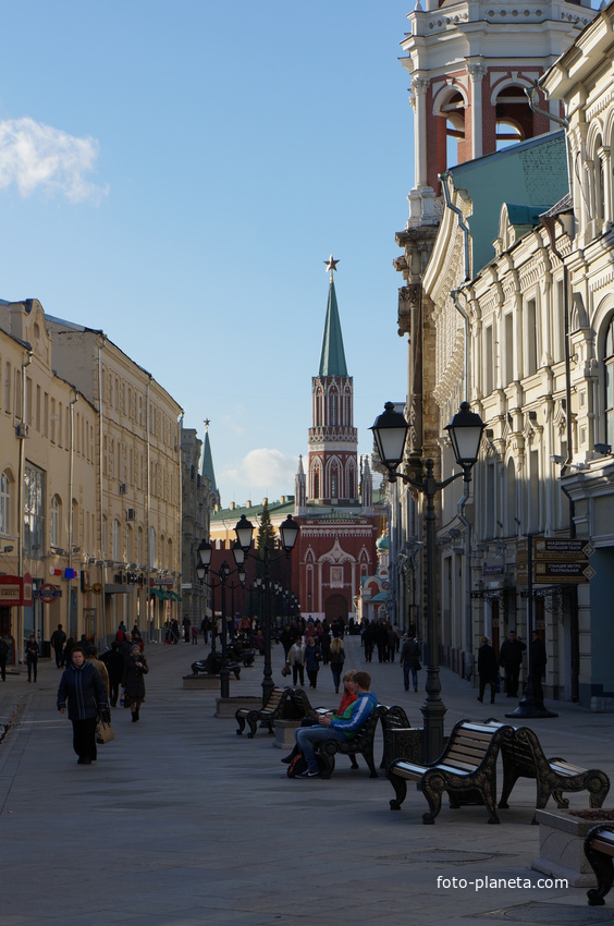 Никольская улица, вид на Кремль, на Никольскую башню