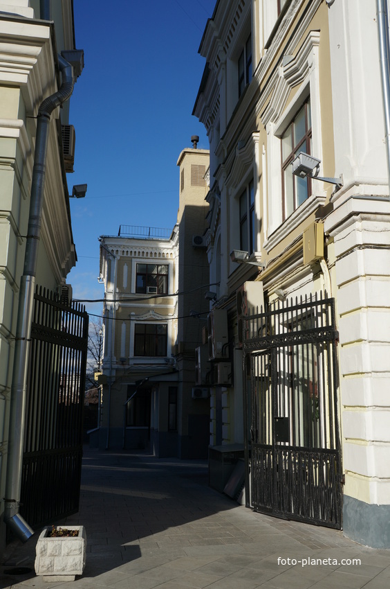 Торговый корпус Никольского монастыря