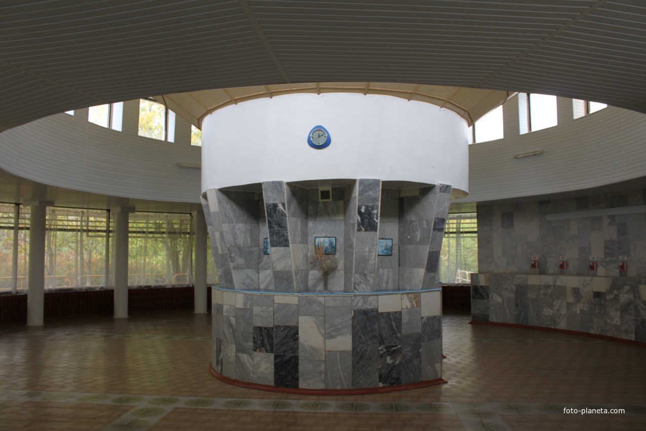 Бердянск. Территория санаторя "Лазурный". Бювет внутри.