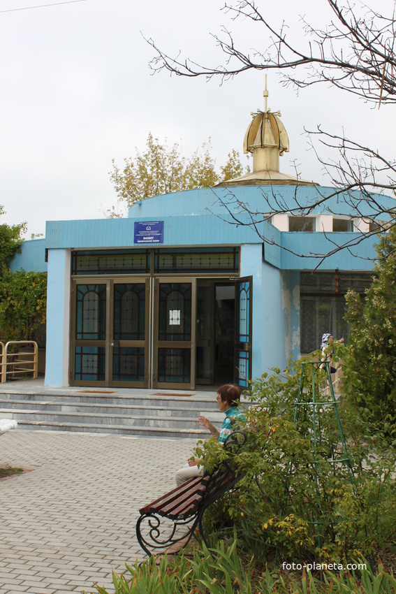 Бердянск. Территория санаторя "Лазурный". Бювет минеральной воды.