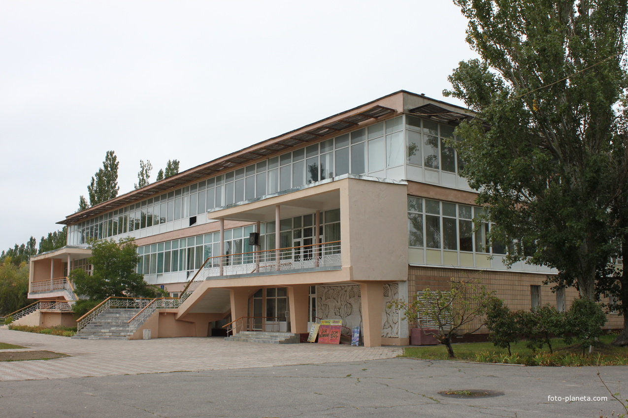 Бердянск. Территория санаторя "Лазурный".