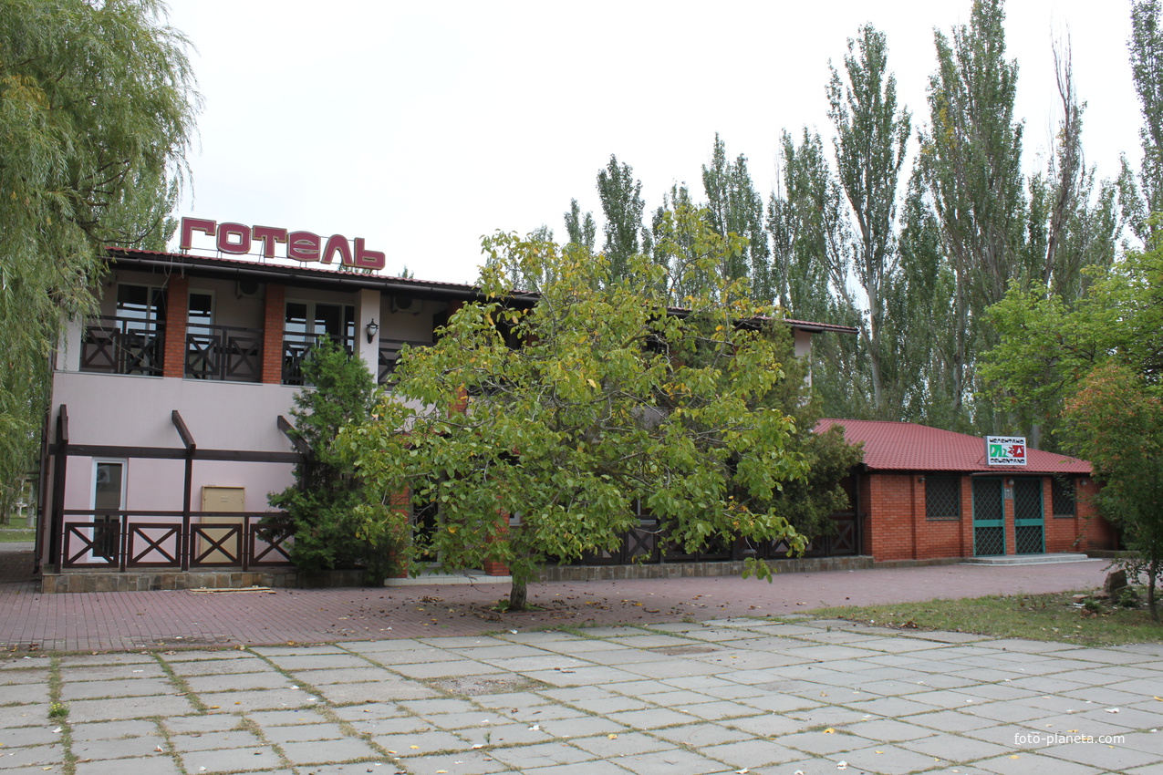 Бердянск. Территория санаторя "Лазурный". Гостиница.