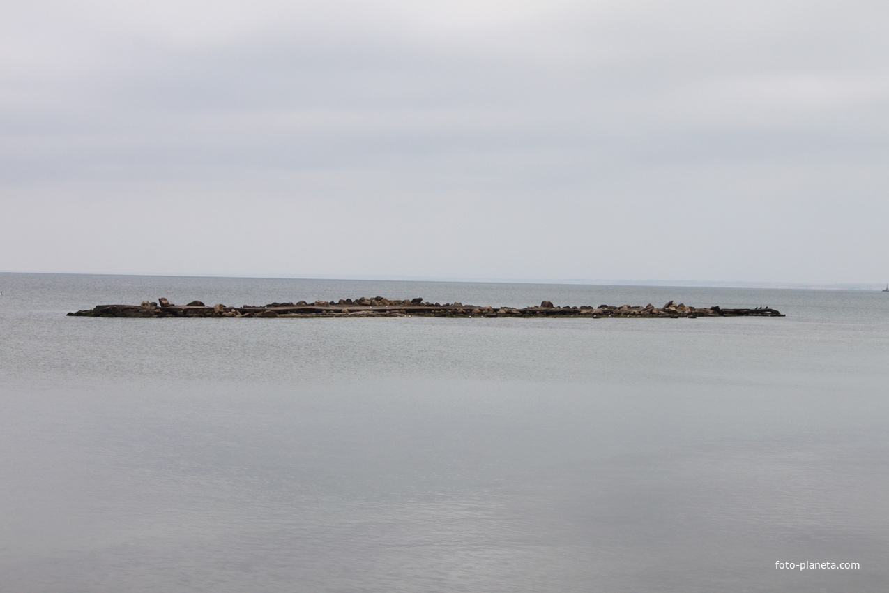 Бердянск. Островок у берега.