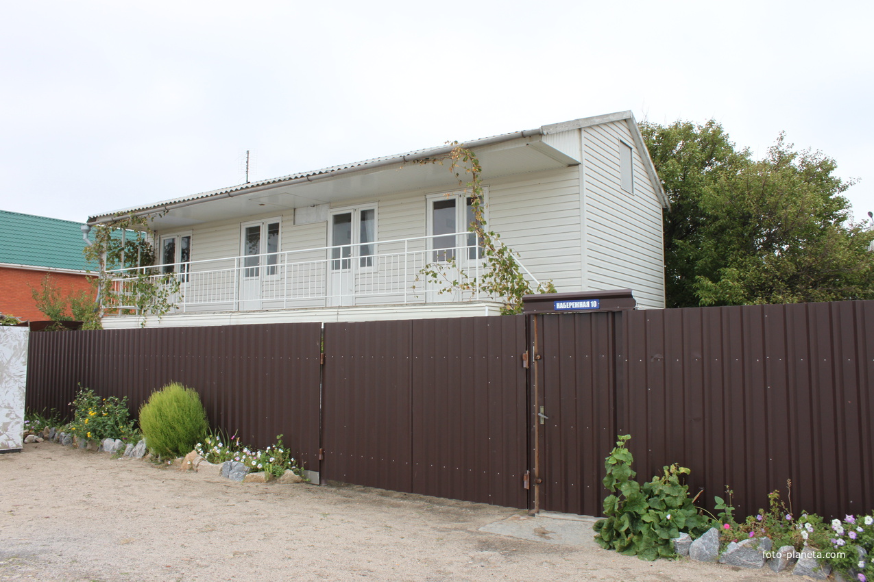 Бердянск. Ул. Набережная, 10.