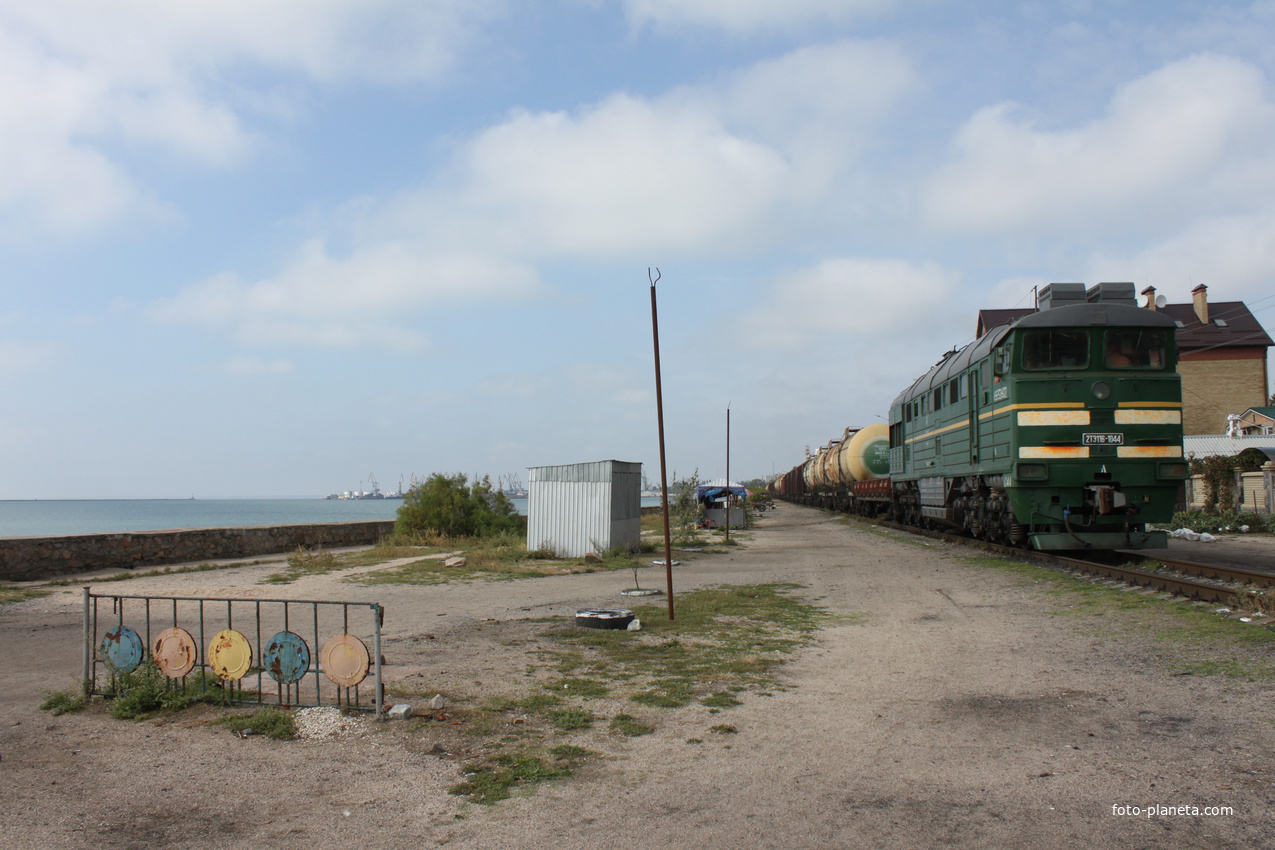 Бердянск. Поезд на ул. Горького.