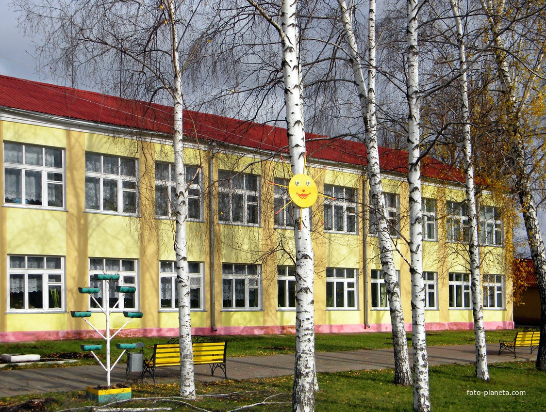 Здание школы села Бобрава