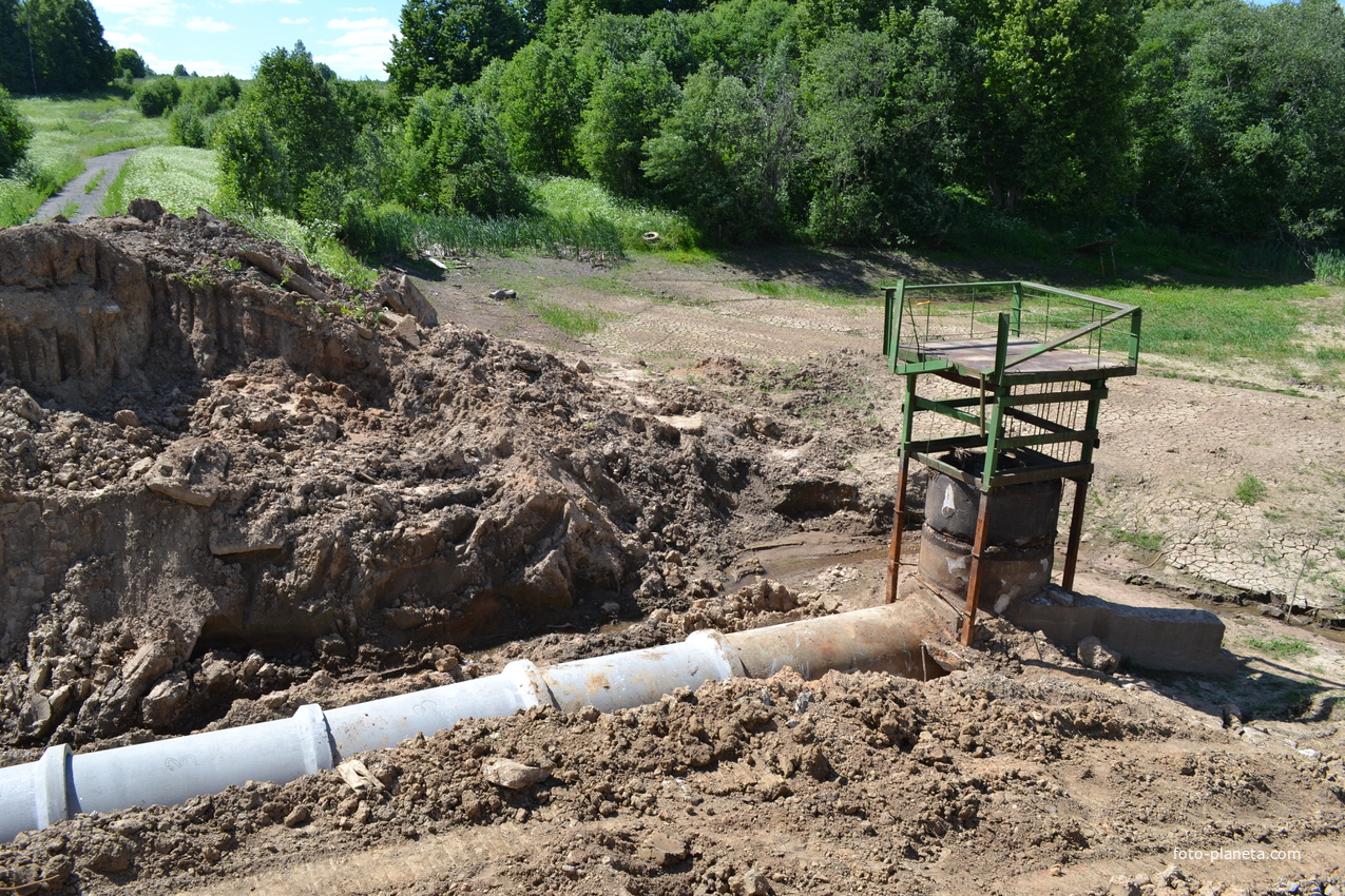 Ремонт плотины в Богородицком летом 2013 г.