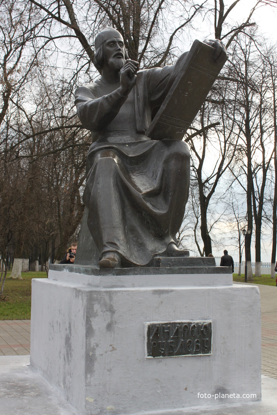Владимир. Памятник Андрею Рублеву.
