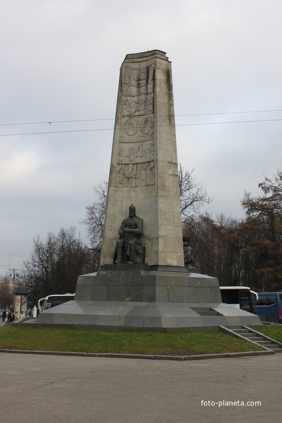 Монумент в честь 850-летия основания г. Владимира
