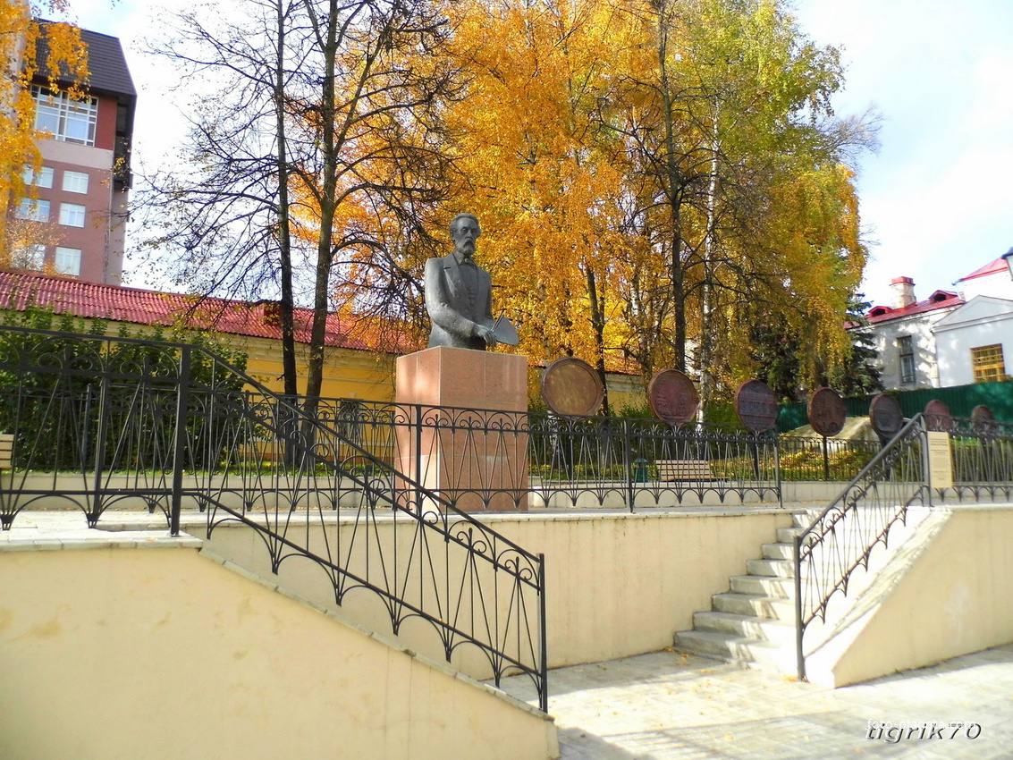 г. Пенза, памятник художнику-передвижнику Савицкому К.А.ул. Советская 5 ...