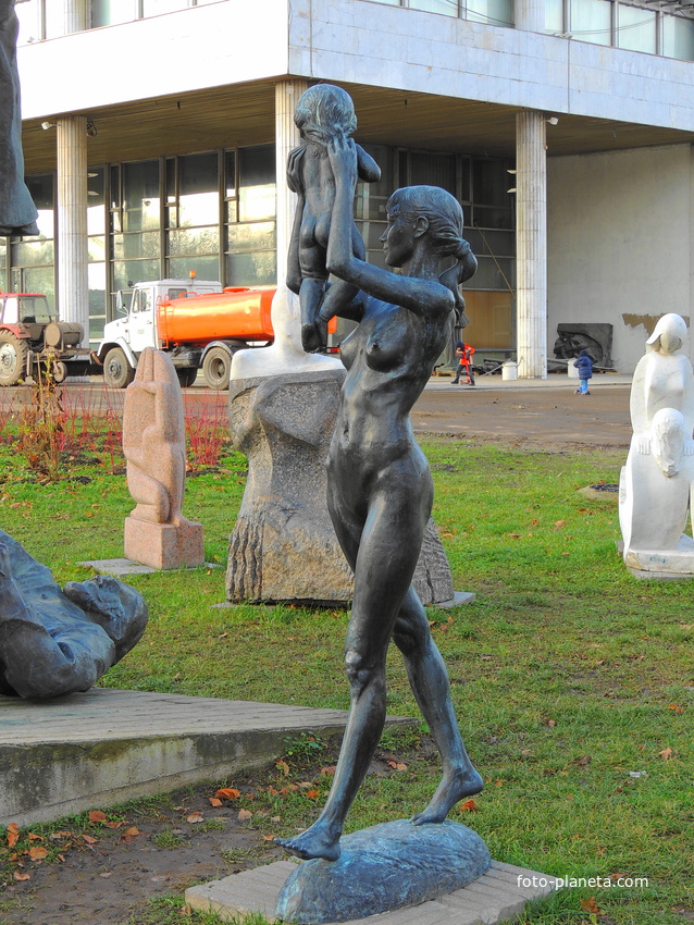 Скульптура в парке искусств Музеон