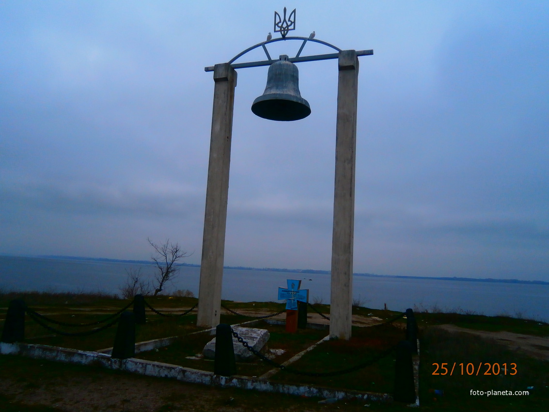 Гармати із турецької фортеці Кизи-Кермен були переплавлені на дзвін.що зараз знаходиться в Полтавському музеї