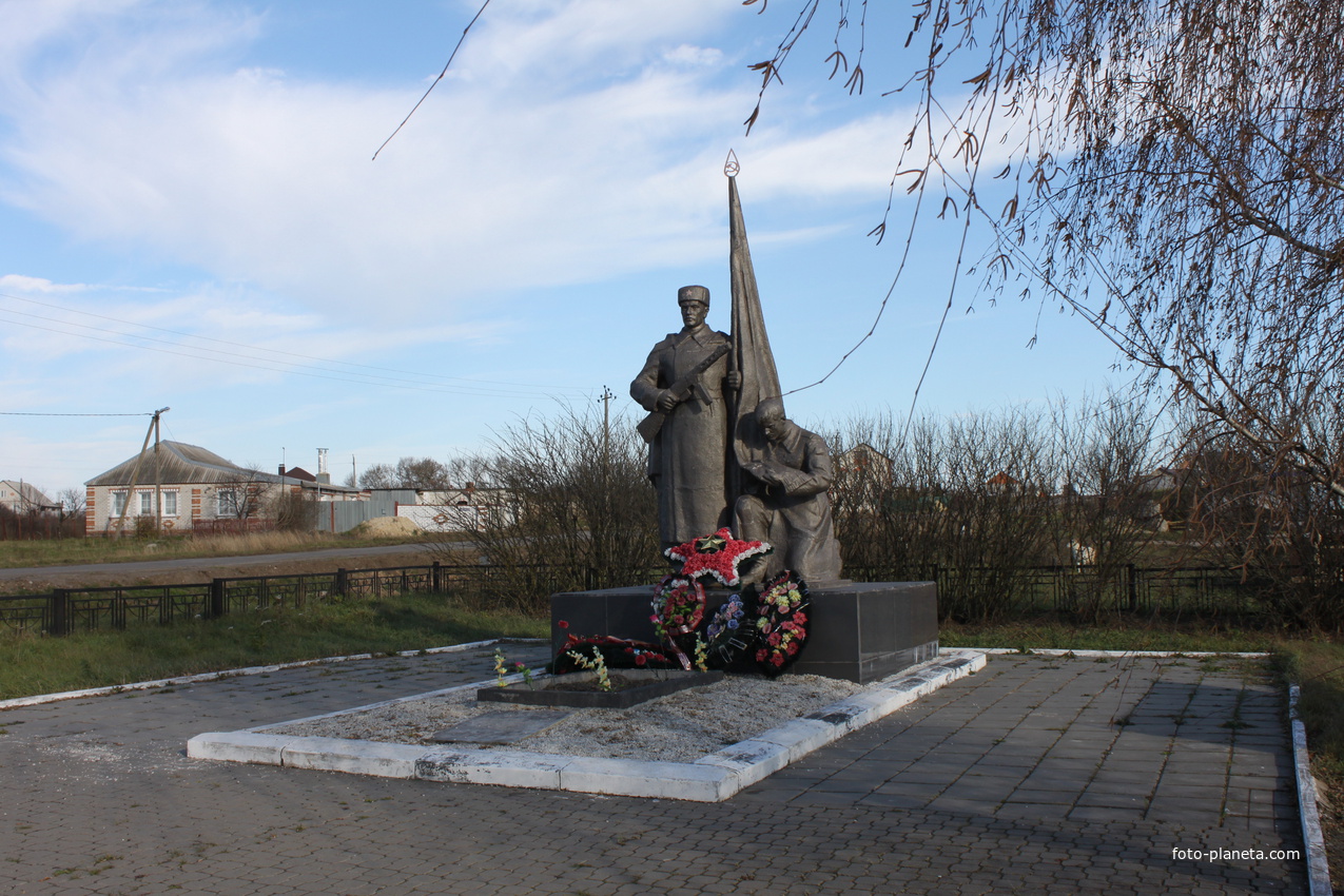 Ближняя Игуменка. Ул. Центральная, мемориал павшим воинам.