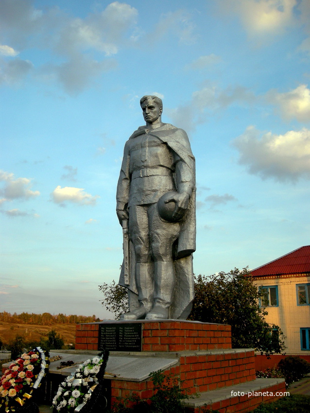 Памятник Воинской Славы  в селе Грязное (окраина пос. Майский)