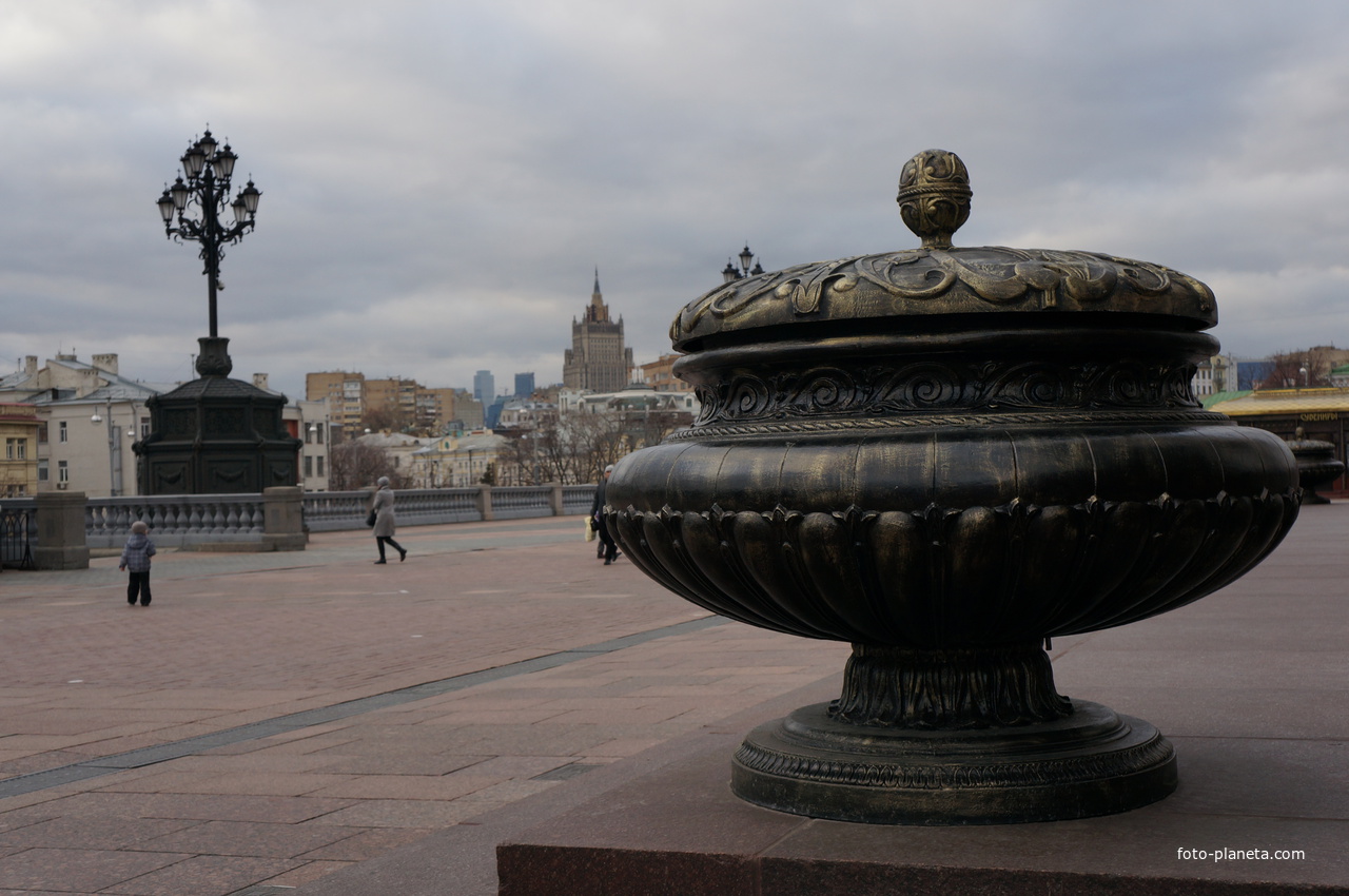 У Храма Христа Спасителя