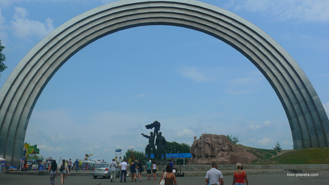 Памятник дружбе Украинского и Российского народов