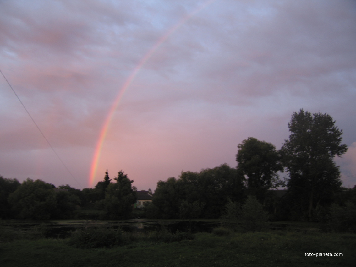 Радуга над прудом.