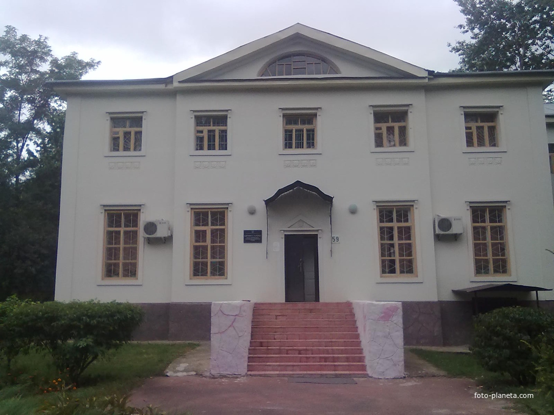Яготинская картинная галерея, расположенная в сохранившейся части усадьбы Репниных-Разумовских