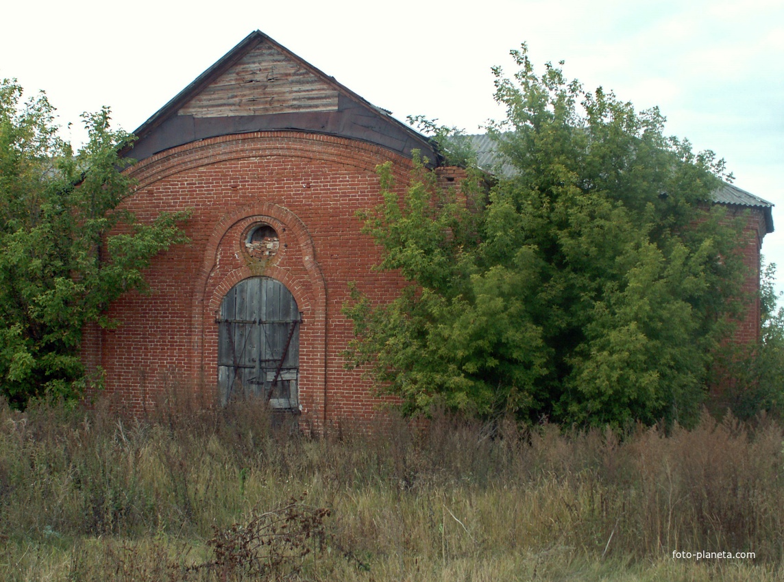Заброшенная Васильевская церковь села Ивица