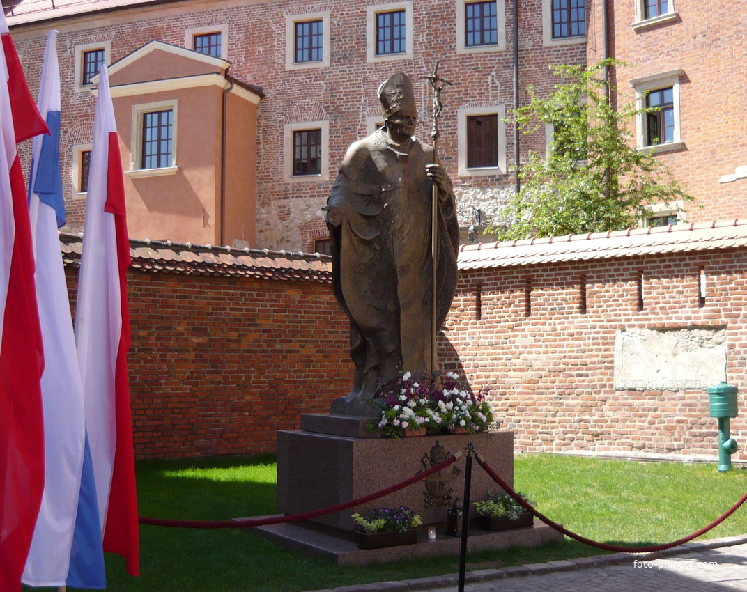 Памятник Иоанну Павлу II
