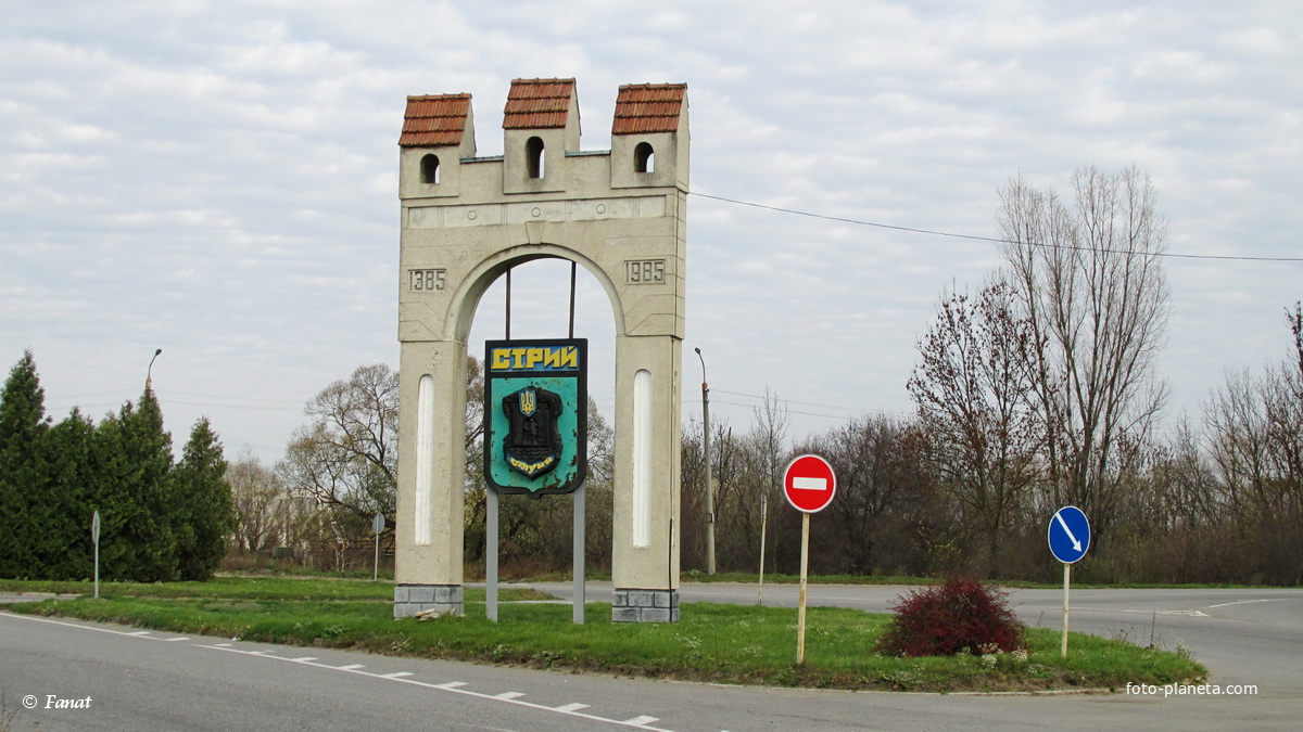 Знак при въезде в город со стороны Ивано-Франковска