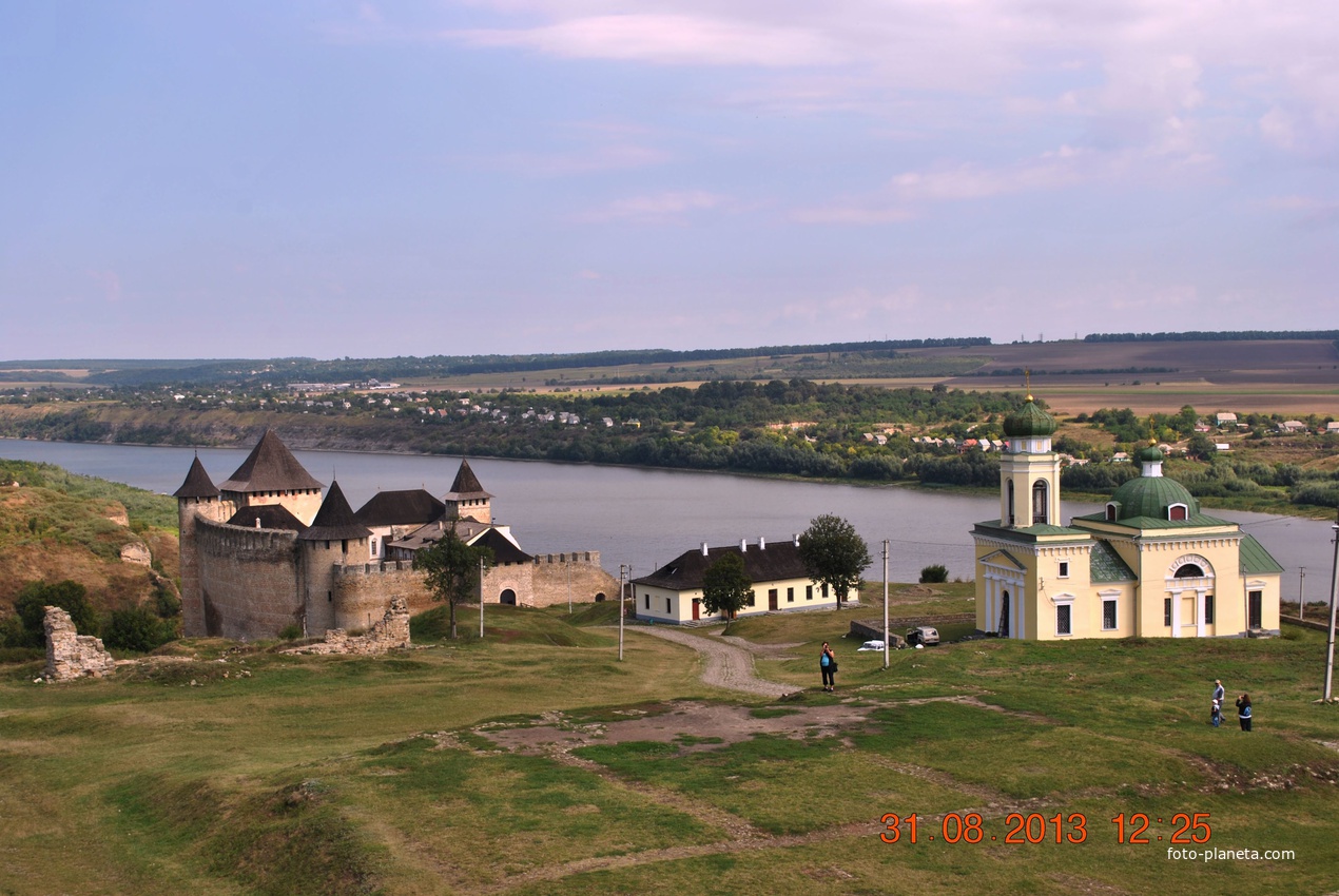 Хотин. Панорама Хотинской крепости.