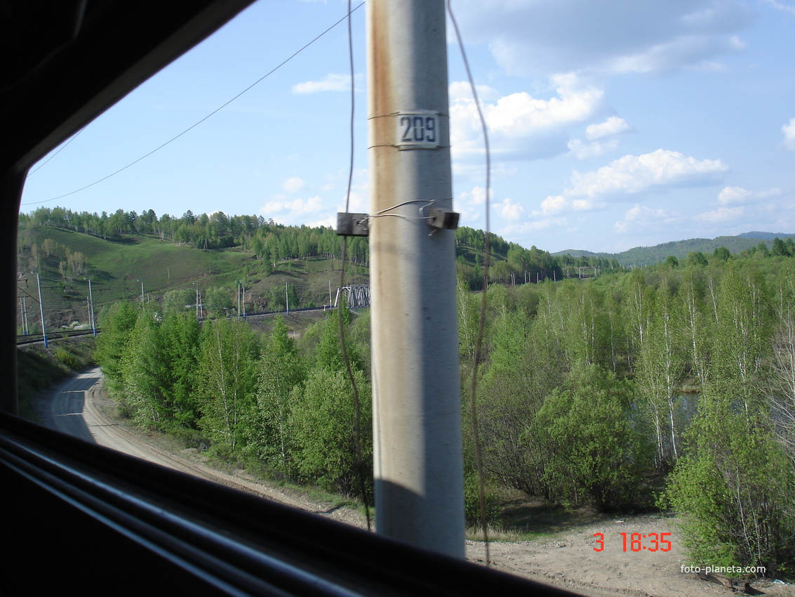 Из окна проходящего поезда