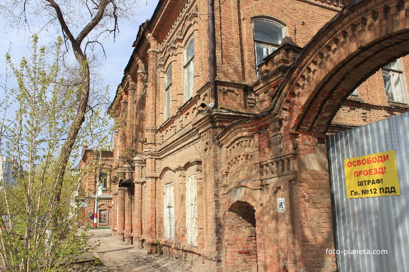 Старое здание в городе Энгельс (Покровск), улица Пушкина