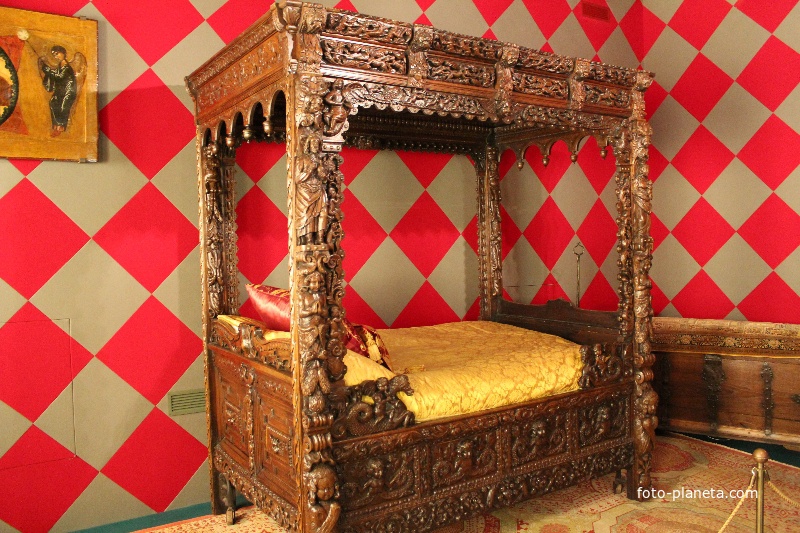 Кровать в покоях царицы