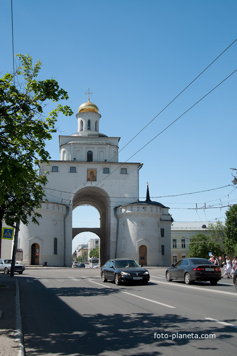 Золотые ворота, церковь