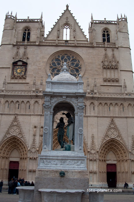 Собор Сен-Жан или Собор Иоанна Крестителя