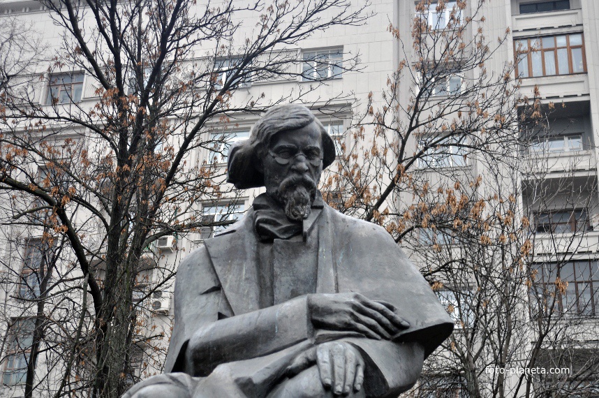 Памятник Николаю Гавриловичу Чернышевскому