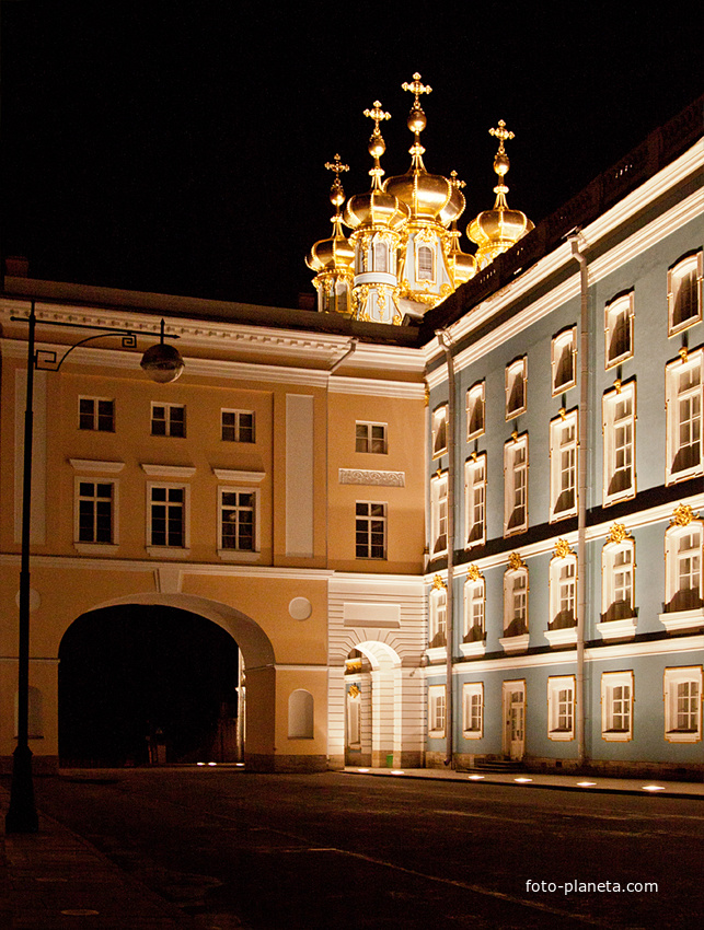 Лицей и Екатерининский дворец при ночном освещении