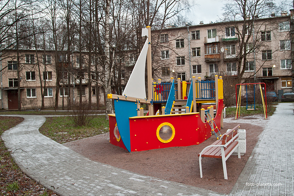 Двор в Павловске