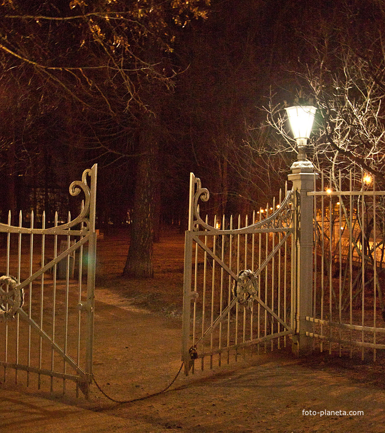 Вход в Александровский парк